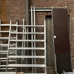 Steiger onderdelen w.o. platform en staanders Zarges